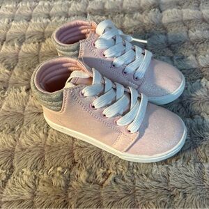 CARTER'S high top Pink Girl
Sneakers Size 10